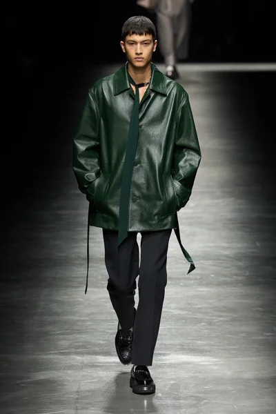 Look 11